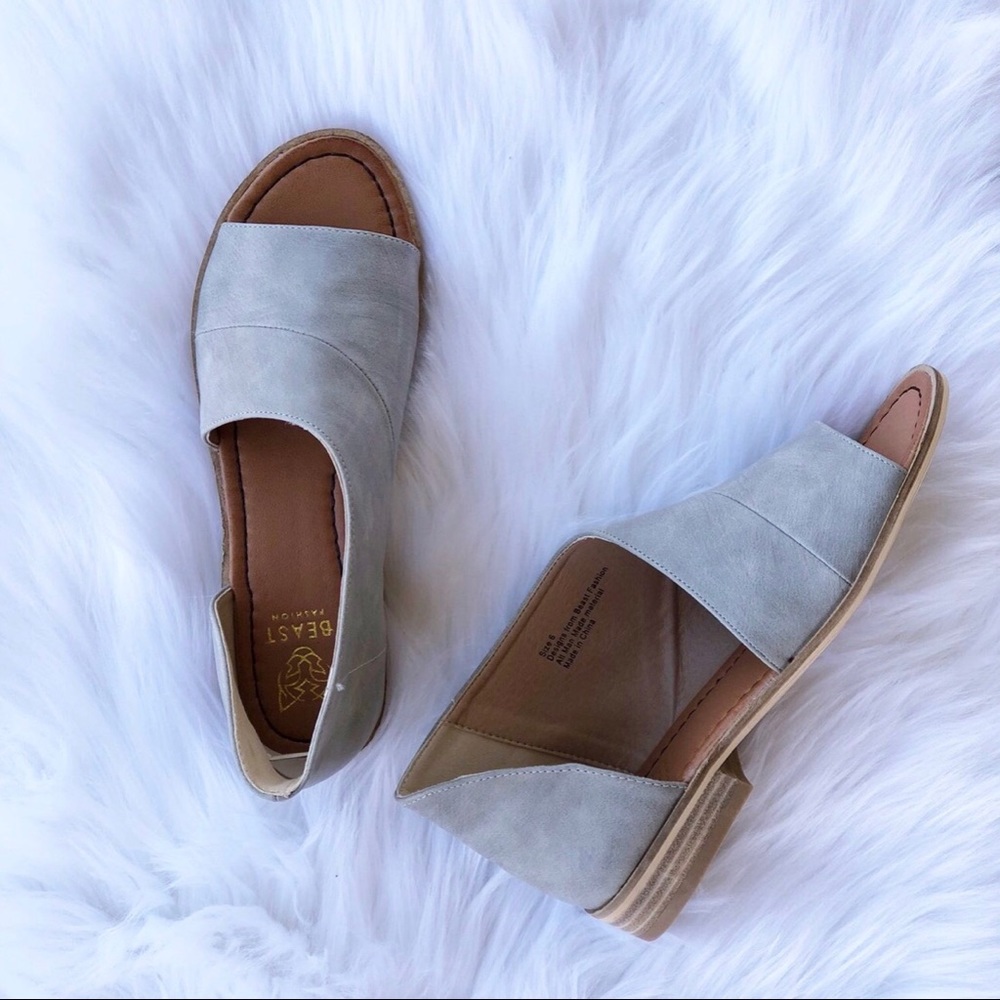 🅽🅴🆆 Open Toe Ember Flats in Grey